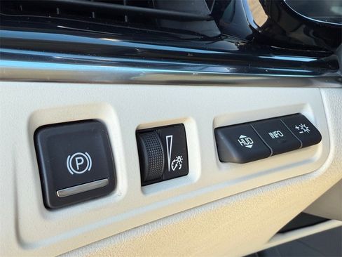 Used 2021 Cadillac XT6 Premium Luxury image 20