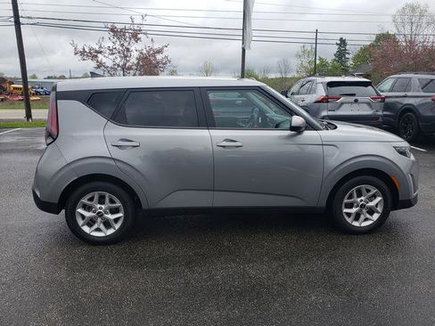 Certified 2024 Kia Soul LX w/ Option Group 015 FWD image 3