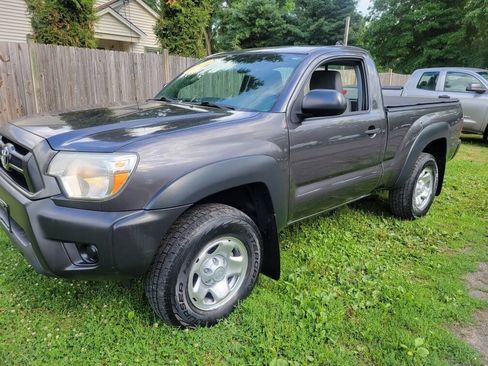 Used 2012 Toyota Tacoma 4x4 Regular Cab image 2
