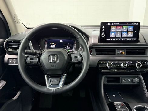 Used 2025 Honda Pilot Elite image 9