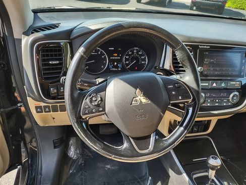 Used 2018 Mitsubishi Outlander SEL AWD/4WD image 13