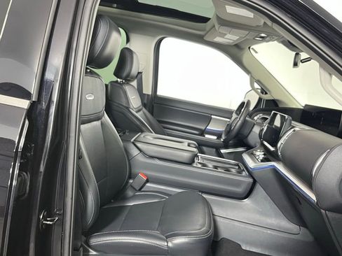 Used 2025 Ford Expedition Platinum image 36