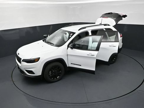 Used 2023 Jeep Cherokee Altitude Lux AWD/4WD image 30