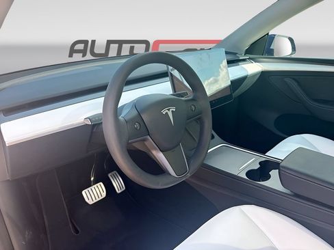 Used 2024 Tesla Model Y Performance AWD/4WD image 9