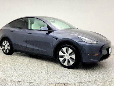 Used 2021 Tesla Model Y 2WD image 3