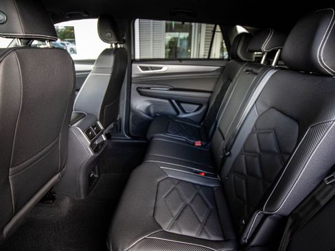 New 2026 Volkswagen Atlas Cross Sport SE FWD image 29