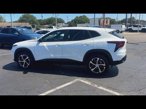 Certified 2024 Chevrolet Trax RS w/ Driver Confidence Package FWD image 6