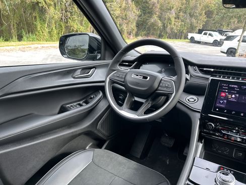 New 2025 Jeep Grand Cherokee Altitude image 54