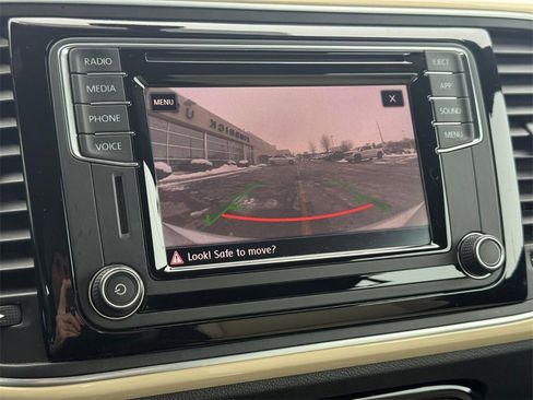 Used 2019 Volkswagen Beetle 2.0T SE image 16