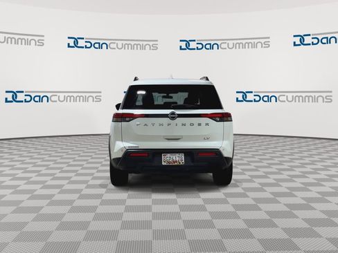 Used 2024 Nissan Pathfinder SV image 7