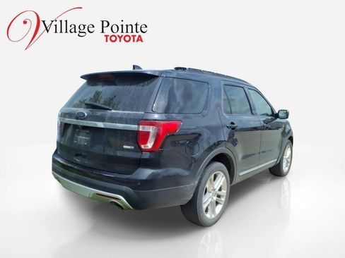 Used 2016 Ford Explorer XLT w/ Equipment Group 202A AWD/4WD image 4
