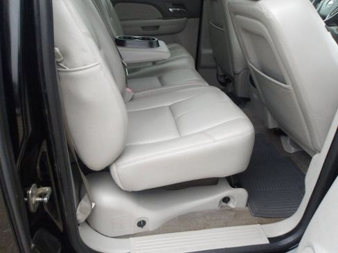 Used 2013 Chevrolet Avalanche LT w/ Suspension Package, Off-Road image 8