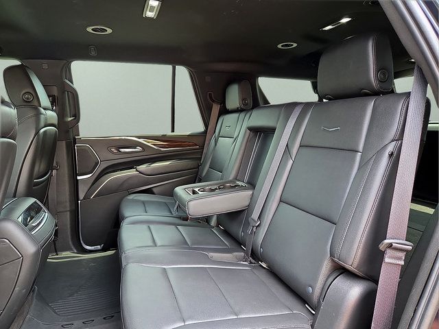 Used 2022 Cadillac Escalade Luxury w/ LPO, Illumination Package AWD/4WD image 11