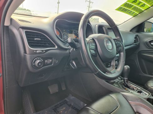 Used 2020 Jeep Cherokee Trailhawk w/ Comfort/Convenience Group AWD/4WD image 15