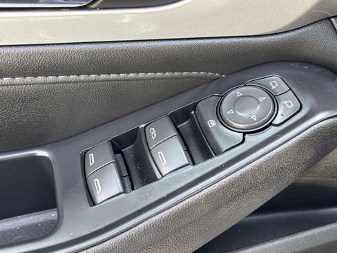 Used 2022 Chevrolet Traverse LT image 8