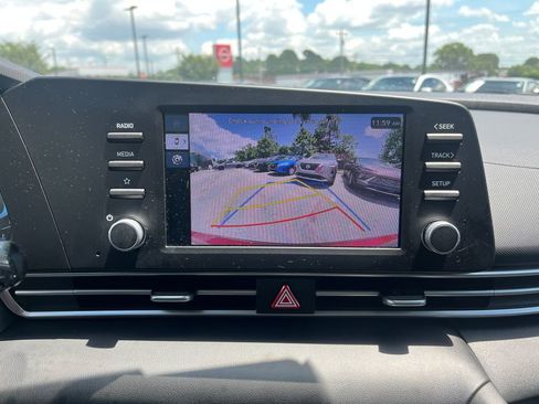Used 2024 Hyundai Elantra SE FWD image 17