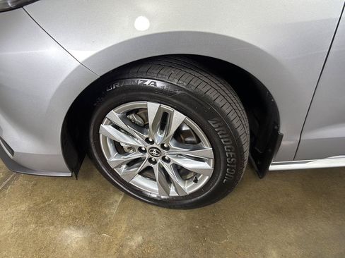 Used 2025 Toyota Sienna XLE w/ XLE Plus Package FWD image 5
