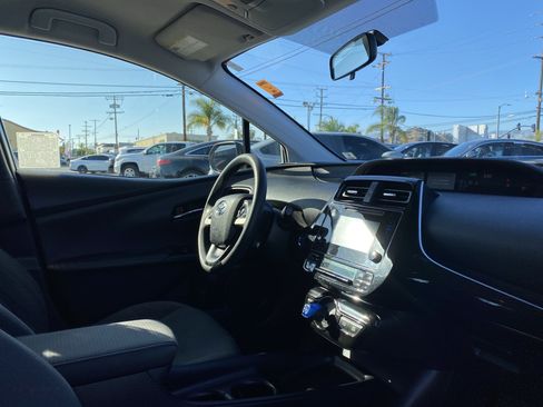 Used 2016 Toyota Prius Two FWD image 23