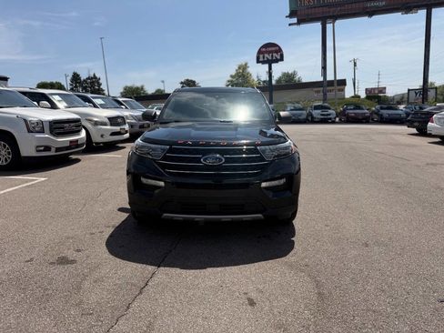 Used 2020 Ford Explorer XLT w/ Equipment Group 202A image 3