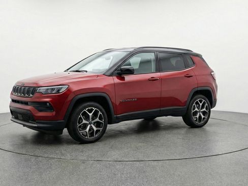 Used 2025 Jeep Compass Limited AWD/4WD image 3