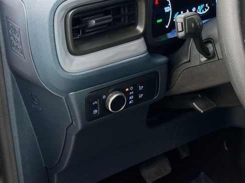 Used 2024 Ford Maverick XL image 10