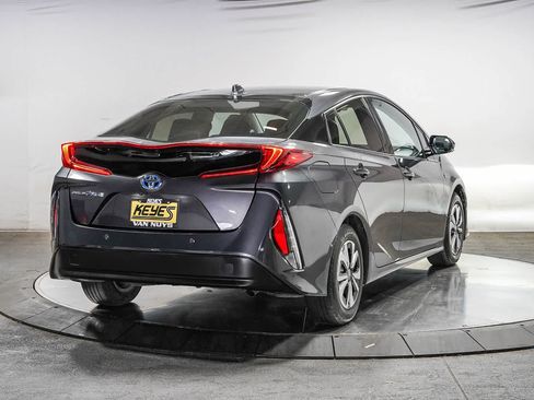 Certified 2018 Toyota Prius Prime Advanced w/ Carpet Mat Package FWD image 5