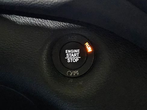 Used 2020 Jeep Cherokee Latitude Plus w/ Cold Weather Group image 14