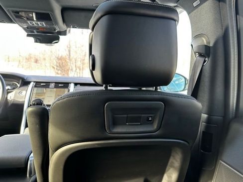 Used 2023 Land Rover Discovery S R-Dynamic image 25
