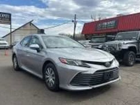 Used 2023 Toyota Camry LE FWD image 3