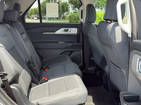New 2026 Ford Explorer Active RWD image 13