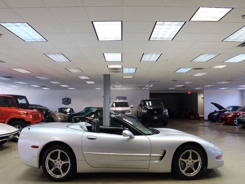 Used 2002 Chevrolet Corvette Convertible w/ Preferred Equipment Group1 image 22
