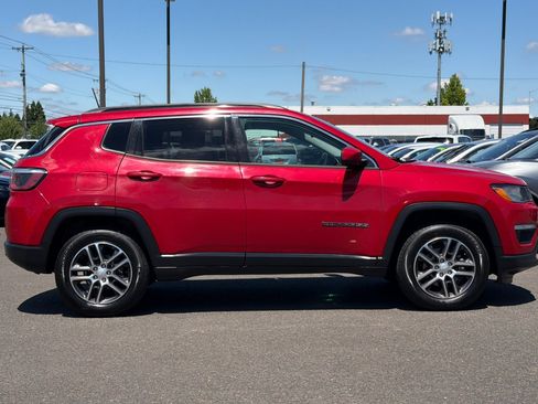 Used 2018 Jeep Compass Latitude w/ Popular Equipment Group AWD/4WD image 3