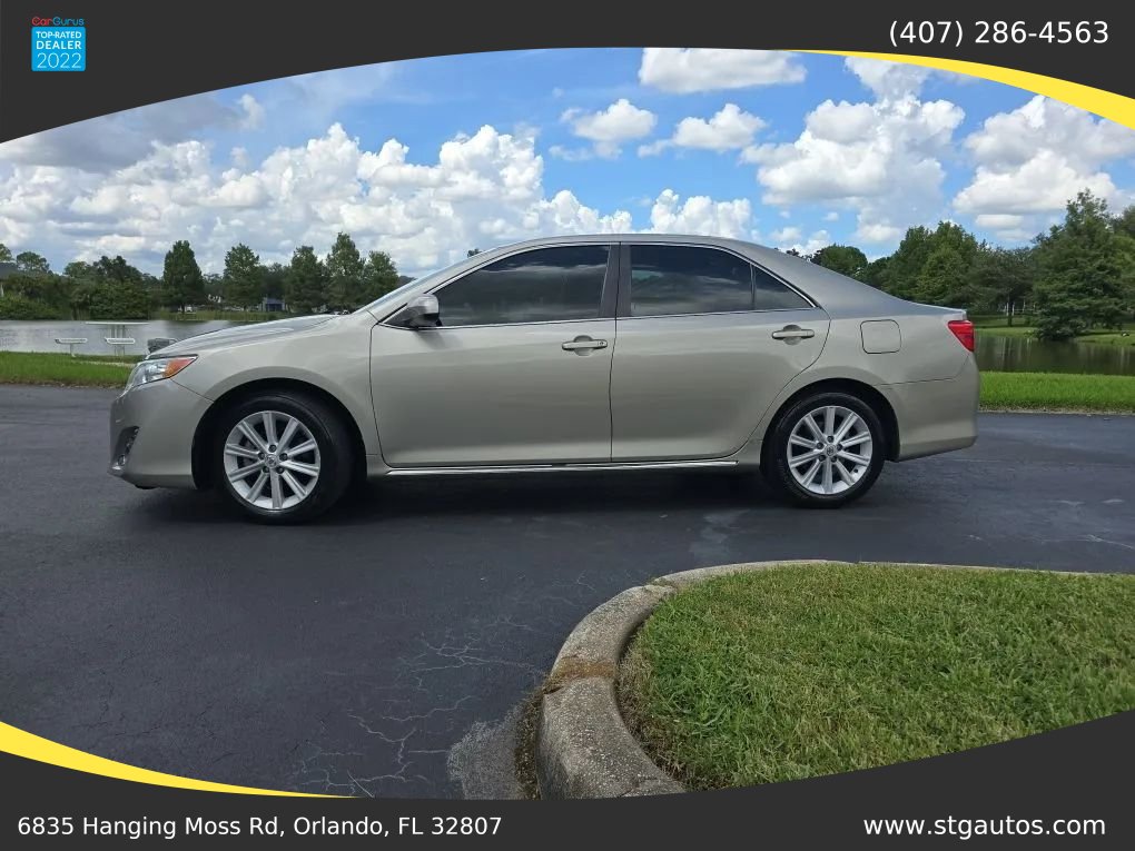 Used 2014 Toyota Camry XLE w/ Leather Package FWD image 2