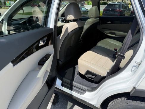 Used 2019 Kia Sorento EX FWD image 14