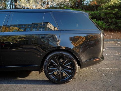 Used 2023 Land Rover Range Rover Long Wheelbase SE image 6