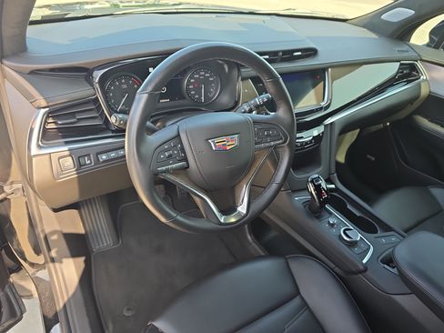 Used 2024 Cadillac XT6 Premium Luxury w/ Platinum Package FWD image 17