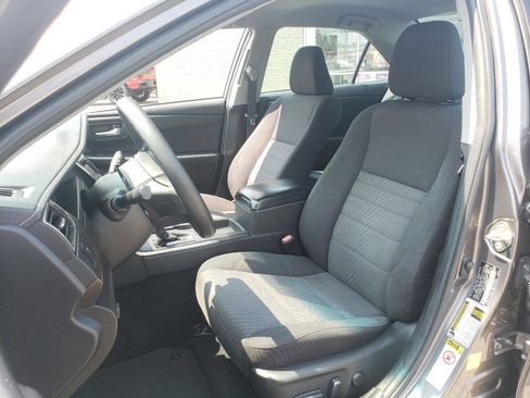 Used 2017 Toyota Camry LE image 6