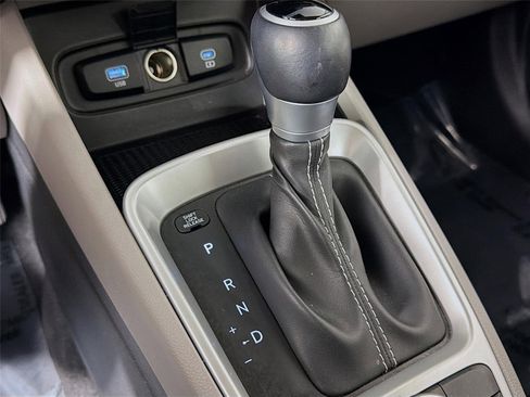 Certified 2025 Hyundai Venue SEL FWD image 18