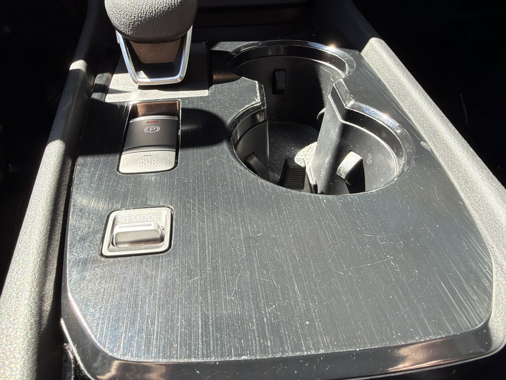 Used 2025 Nissan Rogue SV FWD image 25