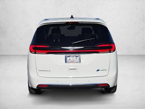 Used 2024 Chrysler Pacifica Limited FWD image 7