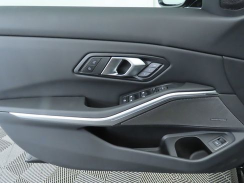 Used 2025 BMW 330i Sedan w/ M Sport Package image 26