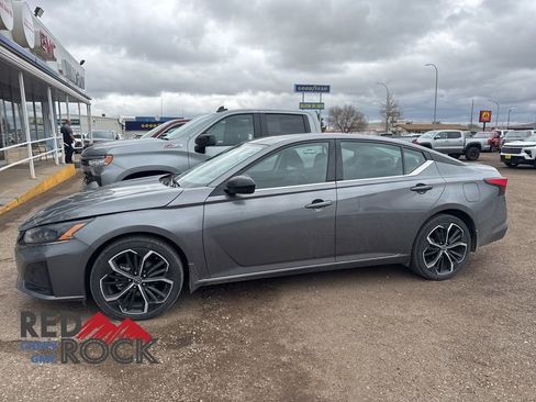 Used 2024 Nissan Altima 2.5 SR w/ SR Premium Package AWD/4WD image 19