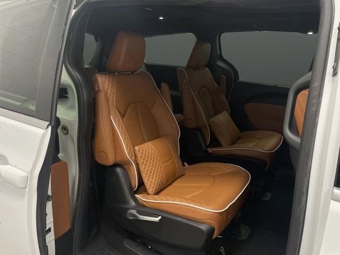 Used 2024 Chrysler Pacifica Pinnacle image 36