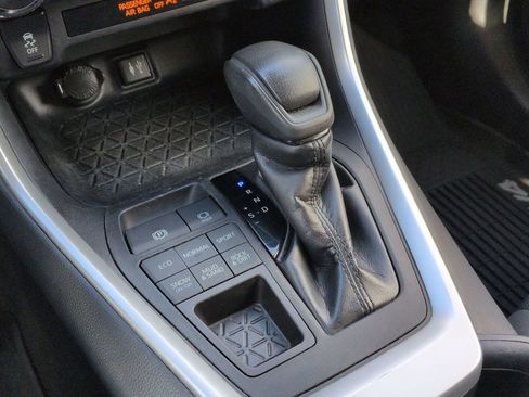 Used 2019 Toyota RAV4 XLE image 34