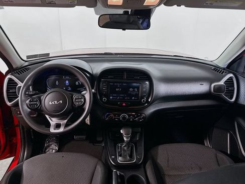 Used 2023 Kia Soul LX w/ LX Technology Package FWD image 18