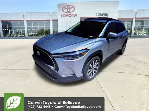 Used 2023 Toyota Corolla Cross XLE w/ Convenience Package AWD/4WD image 1