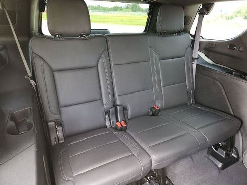 Used 2022 Chevrolet Tahoe Z71 w/ Luxury Package AWD/4WD image 15