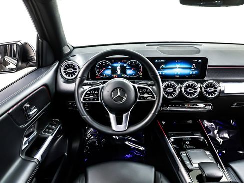 Used 2021 Mercedes-Benz GLB 250 image 5