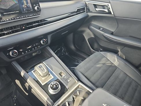 Used 2024 Mitsubishi Outlander SE FWD image 25