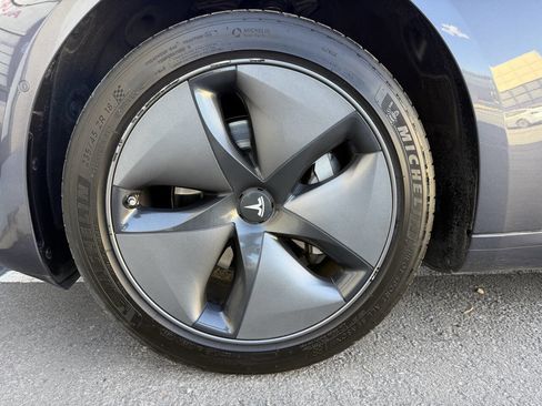 Used 2018 Tesla Model 3 Long Range RWD image 23